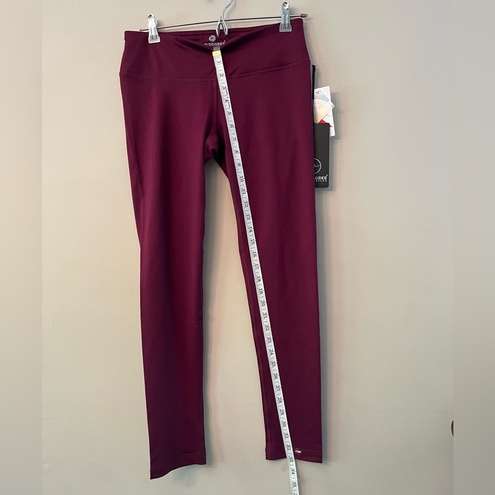 NWT 98* By Reflex “ProveThemWrong”Maroon work out ankle leggings. Sz M